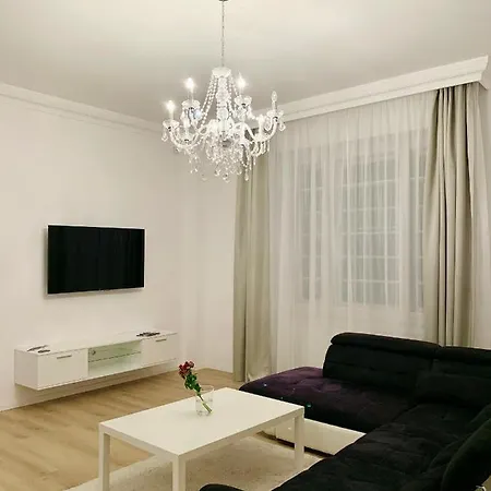 Main Square Apartament *